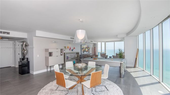 Dining room, Interior, Living room, Pendant Lights, Recessed Lighting