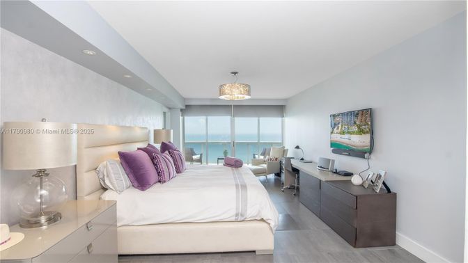 Bedroom, Interior, Recessed Lighting, Water, Wood Texture Flooring