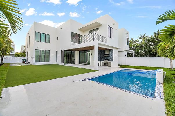 Backyard, Exterior, Pool