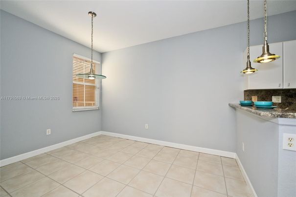Empty room, Interior, Pendant Lights