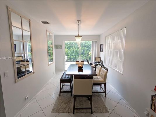 Chandelier, Dining room, Interior