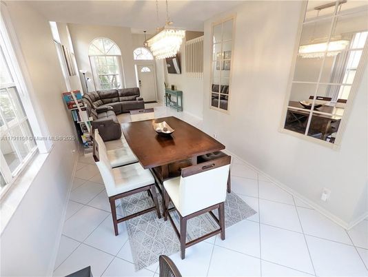 Chandelier, Dining room, Interior, Living room