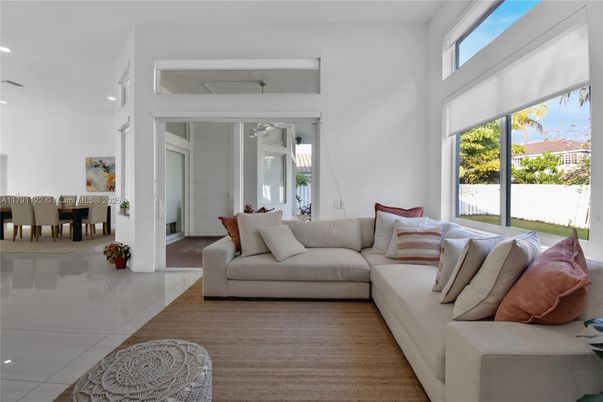 Dining room, Interior, Living room, Recessed Lighting
