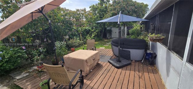 Exterior, Hot Tub