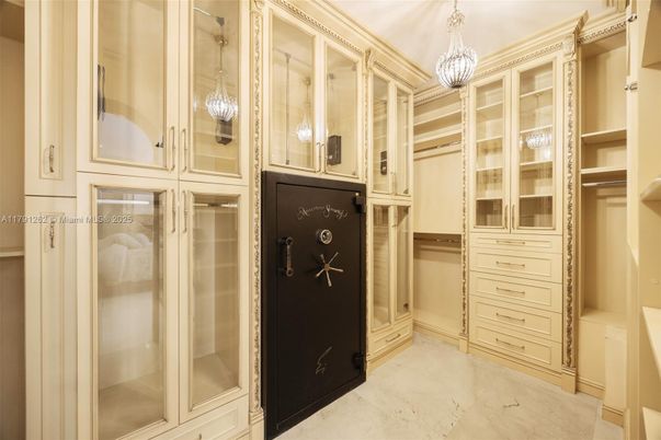 Chandelier, Interior, Walk-in Closets