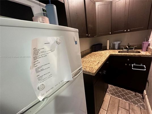 Interior, Washer, Wood Texture Flooring