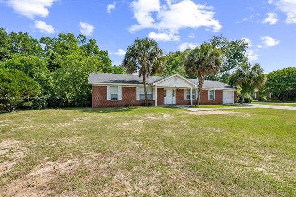 Backyard, Exterior, Facade, Brick Facade, Ranch