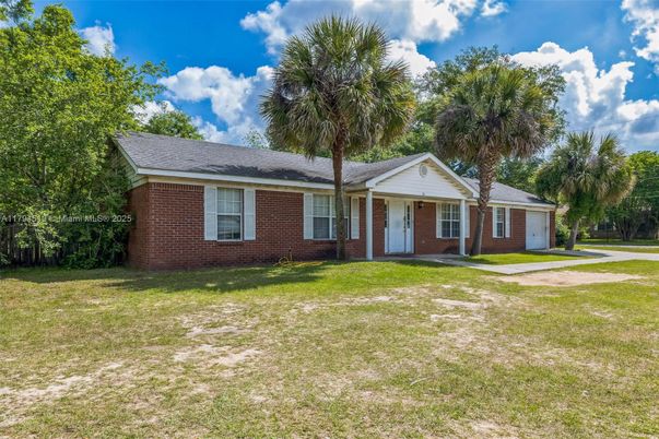 Exterior, Facade, Brick Facade, Ranch