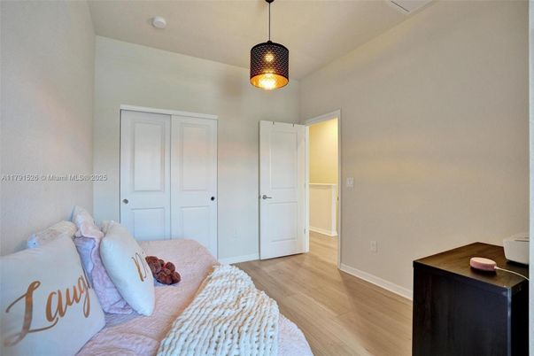 Bedroom, Interior, Pendant Lights, Wood Texture Flooring