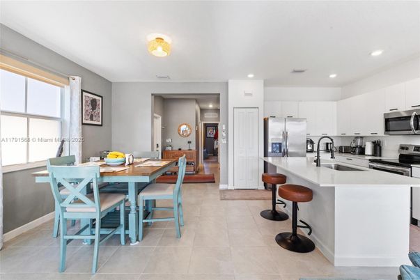 Dining room, Interior, Kitchen, Recessed Lighting, Stainless Steel Appliances