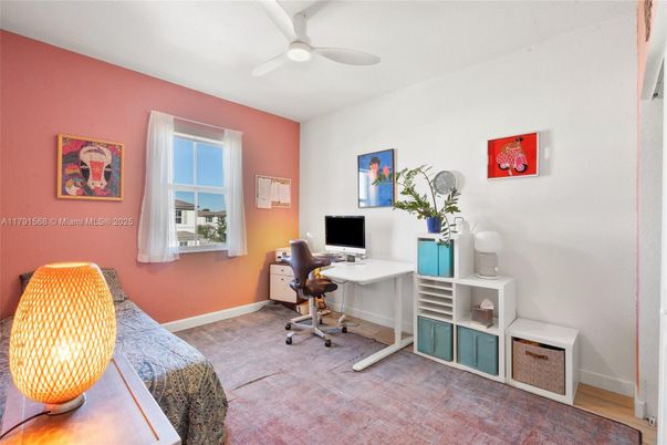 Home Office, Interior