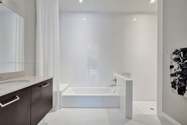 Bathroom, Interior, Recessed Lighting