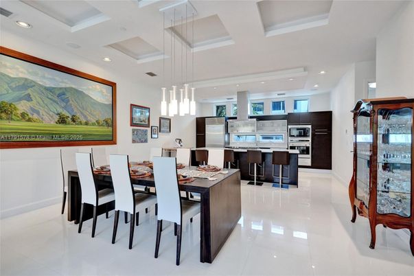 Dining room, Interior, Kitchen, Pendant Lights, Recessed Lighting, Stainless Steel Appliances