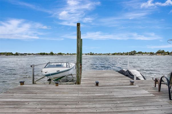 Exterior, Lake