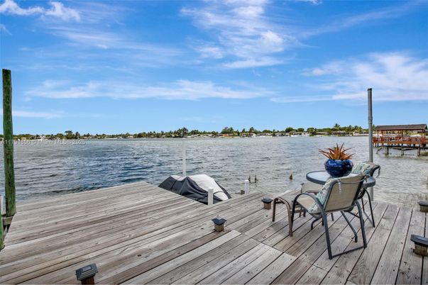 Exterior, Lake