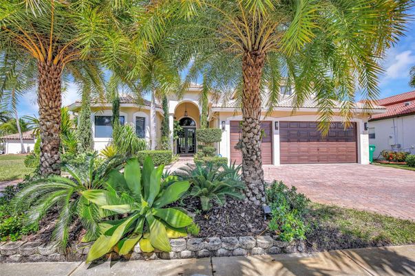 Attached, Exterior, Facade, Spanish Mediterranean