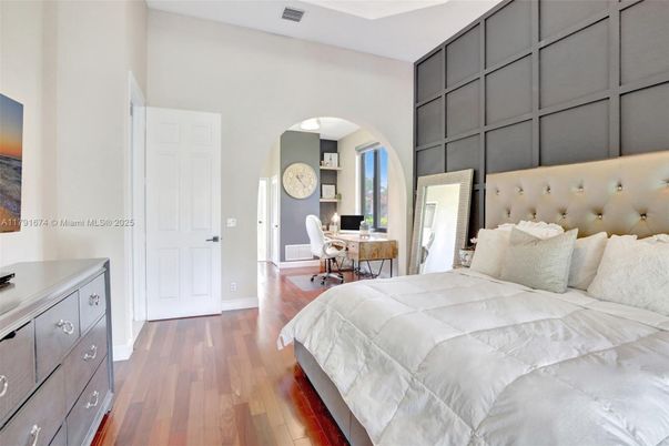 Bedroom, Home Office, Interior, Wood Texture Flooring