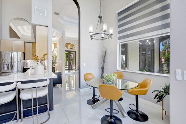 Dining room, Interior, Kitchen, Pendant Lights, Stainless Steel Appliances