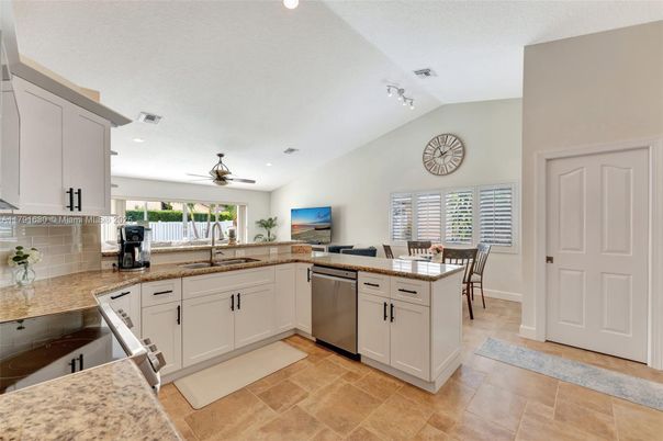 Dining room, Interior, Kitchen, Recessed Lighting