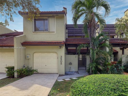 Attached, Exterior, Facade, Spanish Mediterranean