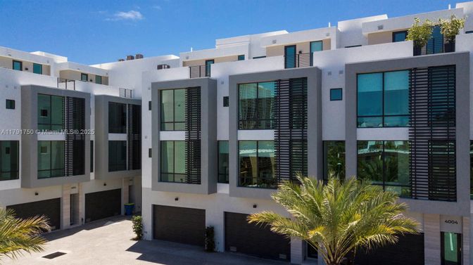 Attached, Exterior, Facade, Modern