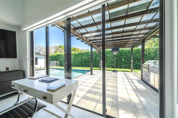 Interior, Pool, Sun Room