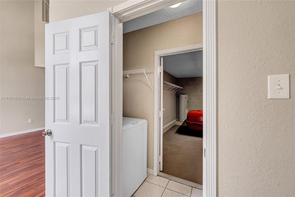 Interior, Utility Closets, Washer, Wood Texture Flooring