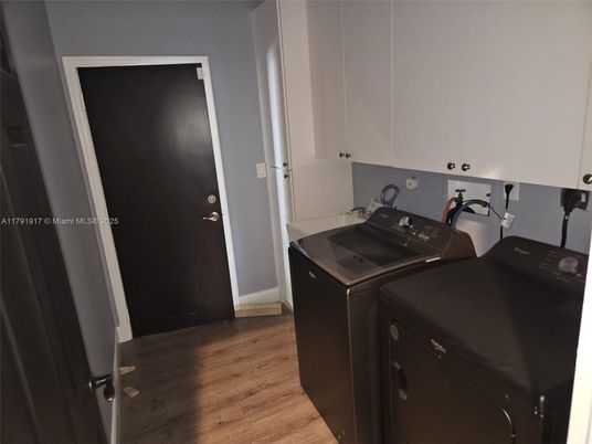 Interior, Washer, Wood Texture Flooring