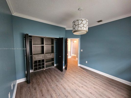 Interior, Pendant Lights, Wood Texture Flooring