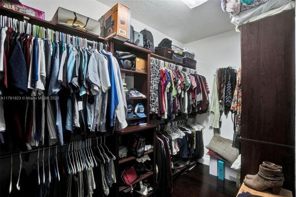 Interior, Walk-in Closets, Wood Texture Flooring