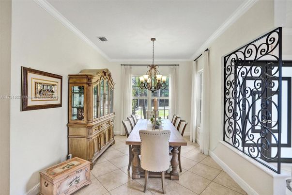 Chandelier, Dining room, Interior