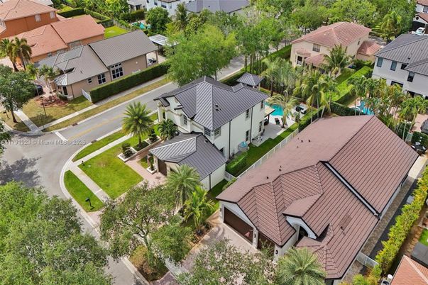 Exterior, Drone