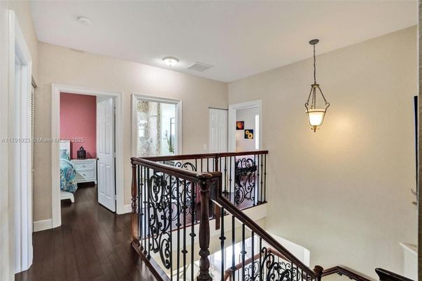 Interior, Pendant Lights, Wood Texture Flooring