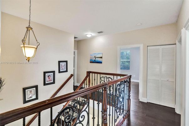 Interior, Pendant Lights, Wood Texture Flooring
