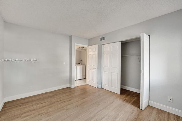 Empty room, Interior, Washer, Wood Texture Flooring