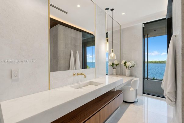 Bathroom, Interior, Pendant Lights, Recessed Lighting, Water