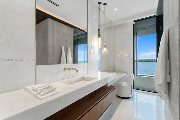 Bathroom, Interior, Pendant Lights, Recessed Lighting, Water