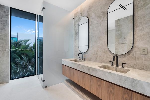 Bathroom, Dual Sink Vanities, Interior