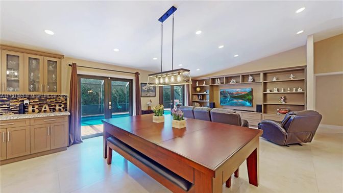 Dining room, Interior, Living room, Pendant Lights, Recessed Lighting