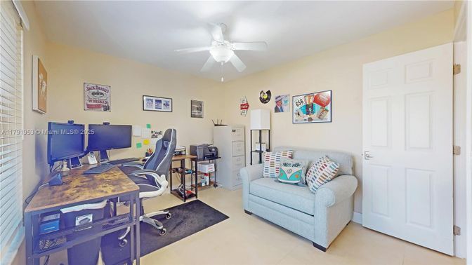 Home Office, Interior