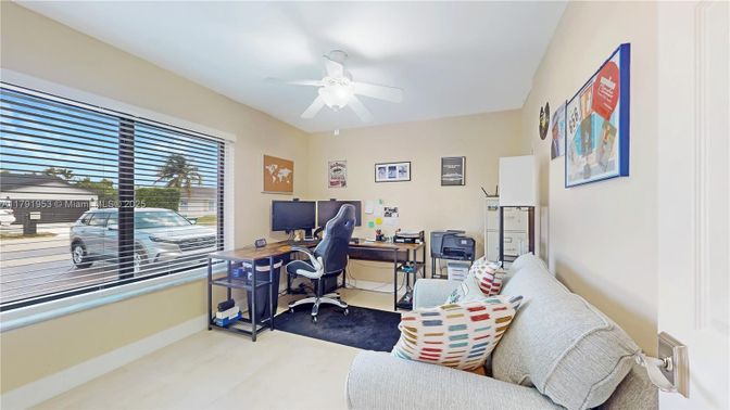 Home Office, Interior