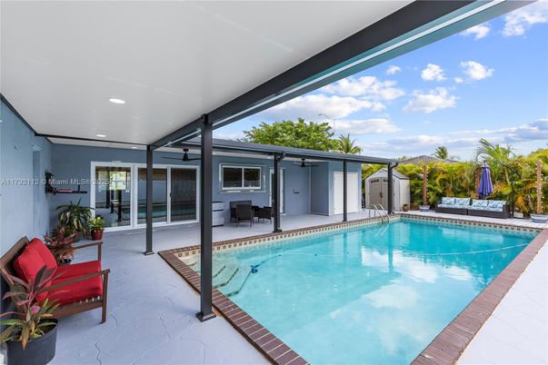 Exterior, Pool