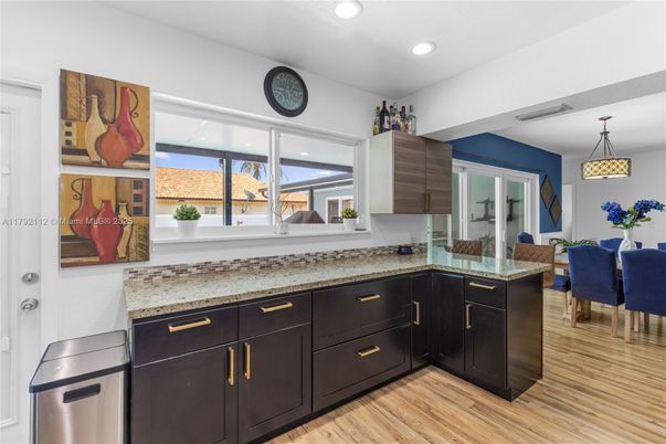 Dining room, Interior, Kitchen, Pendant Lights, Recessed Lighting, Wood Texture Flooring