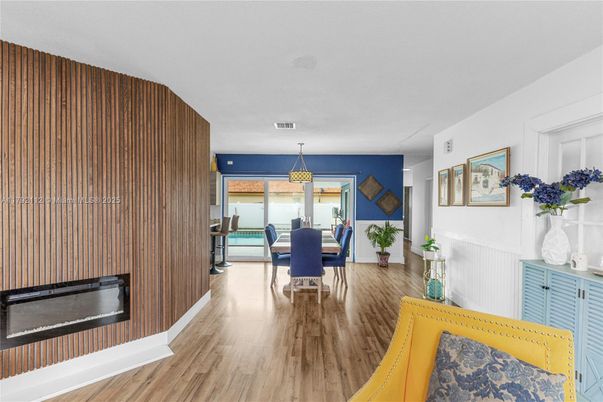 Chandelier, Dining room, Fireplace, Interior, Wood Texture Flooring