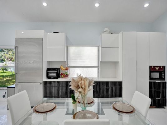 Dining room, Interior, Kitchen, Recessed Lighting, Stainless Steel Appliances