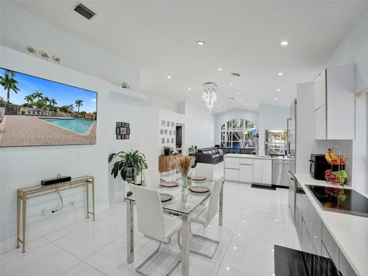 Chandelier, Dining room, Interior, Kitchen, Living room, Recessed Lighting