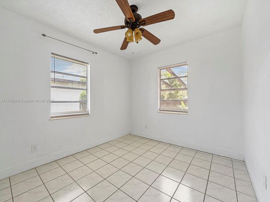 Empty room, Interior