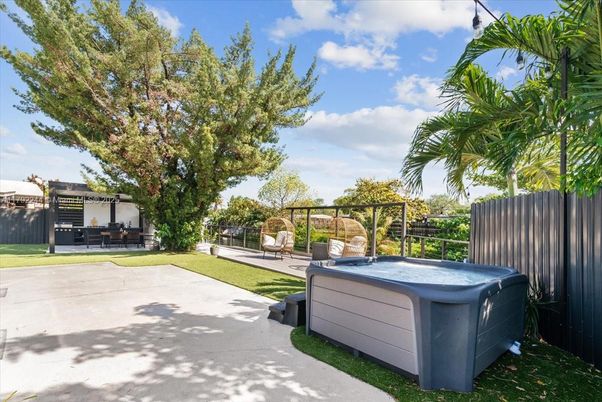 Backyard, Exterior, Hot Tub