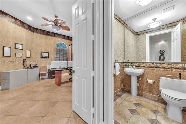 Bathroom, Interior, Recessed Lighting