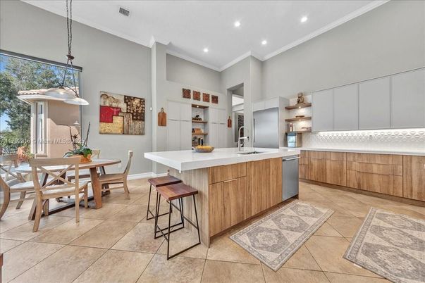 Dining room, Interior, Kitchen, Pendant Lights, Recessed Lighting, Stainless Steel Appliances